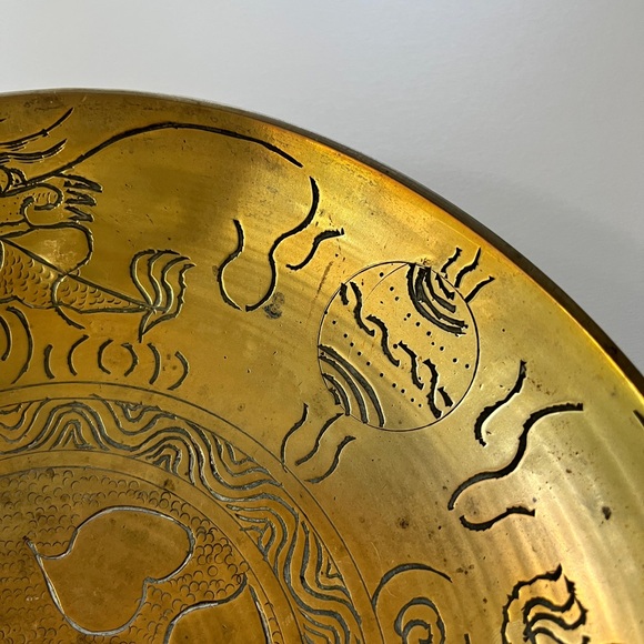 Vintage Brass Bowl 10” Dragon Incised Early 20thC - Picture 2 of 7